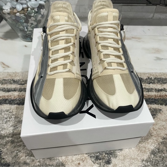 Givenchy Spectre Sneakers - Picture 4 of 13